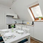 Unique In By Rent Like